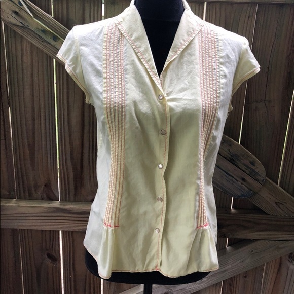 Gap Light Yellow Cotton Short Sleeve Snap Button Blouse with Pink Pintuck Design - Picture 1 of 5